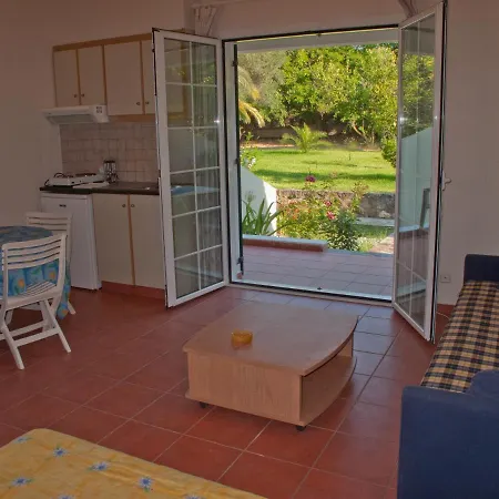 Inglessata Rose 아파트호텔