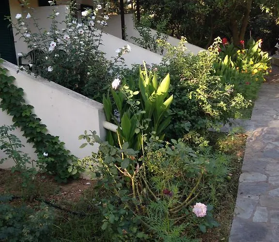 Inglessata Rose מלון דירות 3*